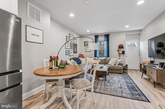 Photo - 137 Vassar St