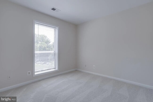 Building Photo - 3178 Summit Square Dr Unit 3-C1