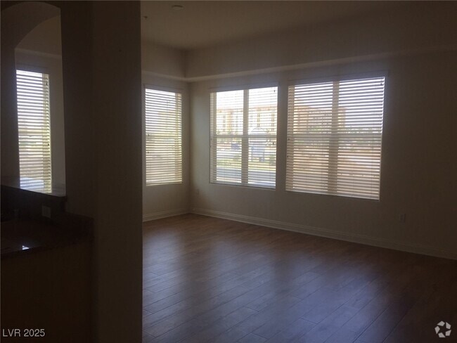 Building Photo - 32 E Serene Ave Unit 202 Rental