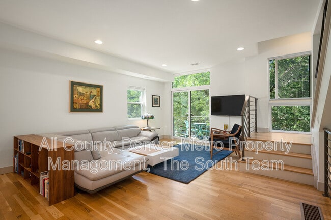 Building Photo - 2224 E 21st Ave