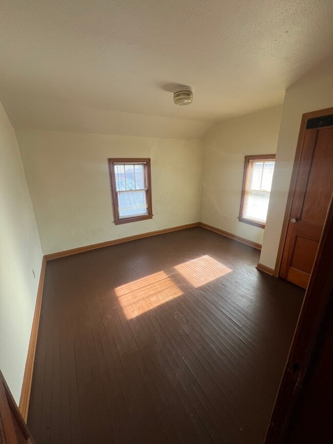 Photo - 406 1/2 E 1st St