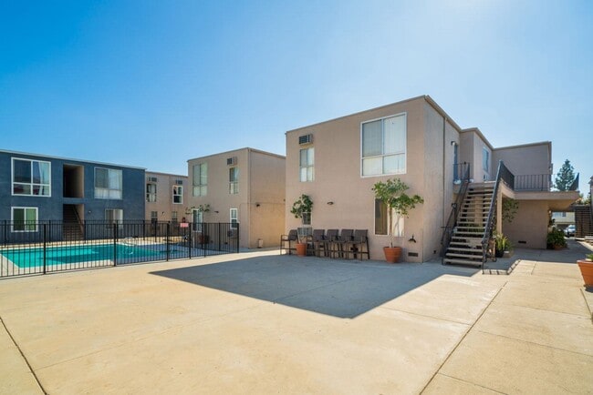 Building Photo - Chateau 16860 Chatsworth Apartments, LLC