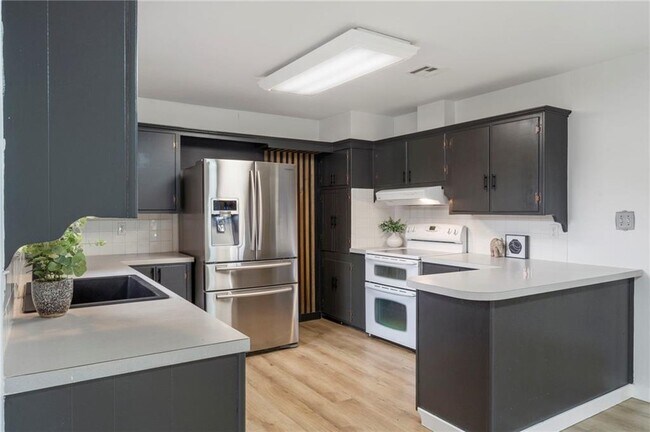 Photo - 701 NW Ford Ln