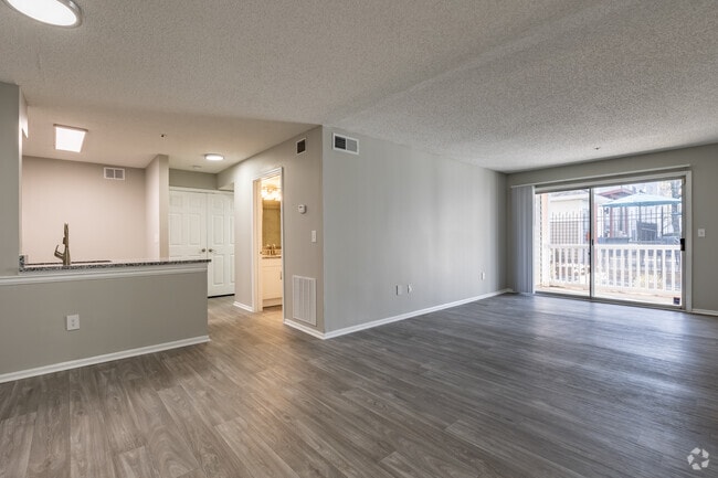 2BR, 2BA - 1,153SF - Avery Glen