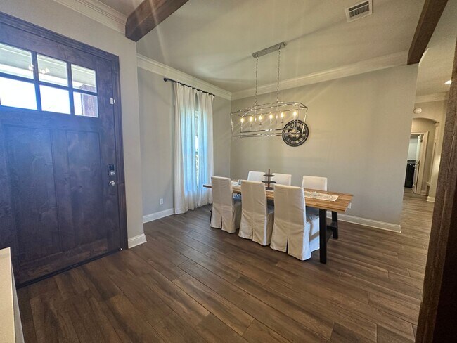 Photo - Gorgeous Updated 3 Bedroom Home - Only 5 years Old!
