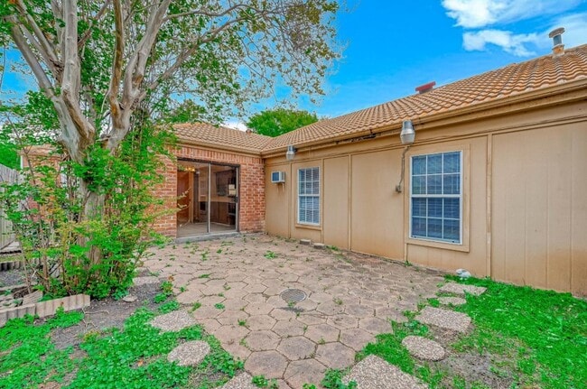 Building Photo - 12815 Ashford Chase Dr