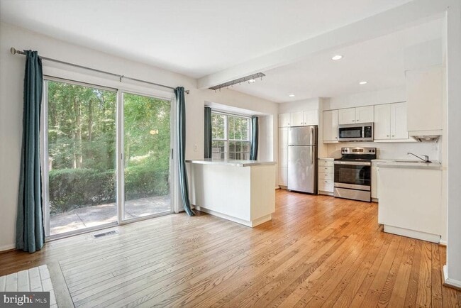 Building Photo - 9909 Hemlock Woods Ln