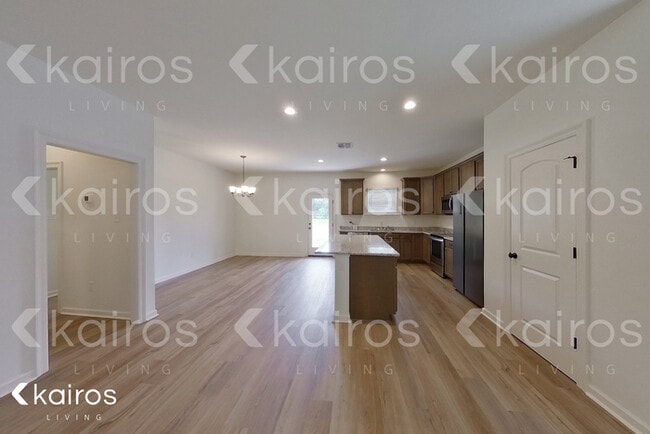 Photo - 104 Teddy Ln