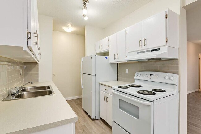 Photo - Hyland Manor