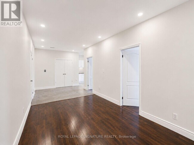 Photo - 15 Barrie St