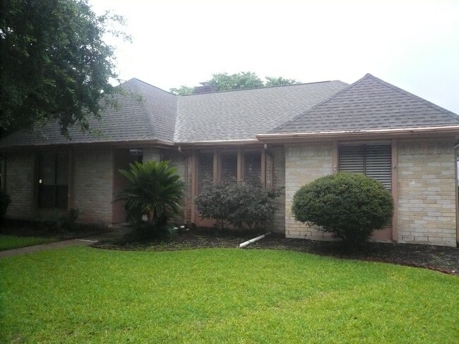 Building Photo - 2826 Green Fields Dr