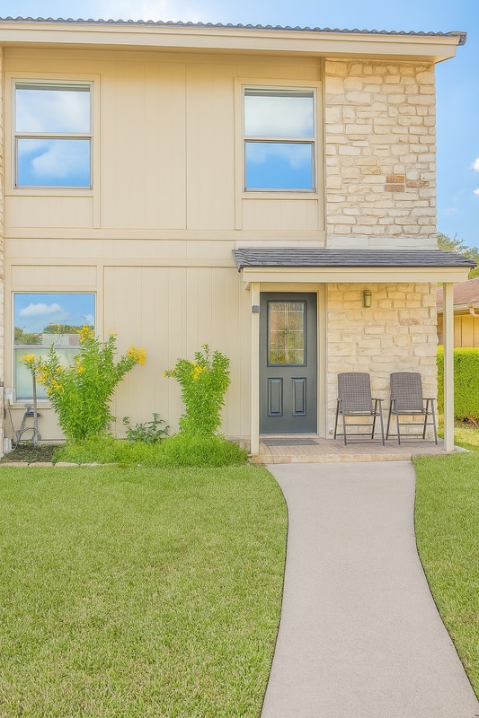 Building Photo - 300 Lucy Ln Unit #4