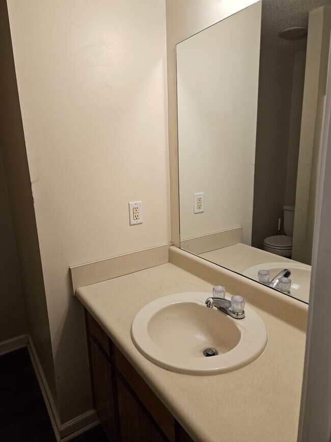 Photo - 813 Ash St Ext Unit B