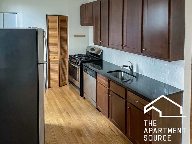 Building Photo - 1208 W Wrightwood Ave Unit 3