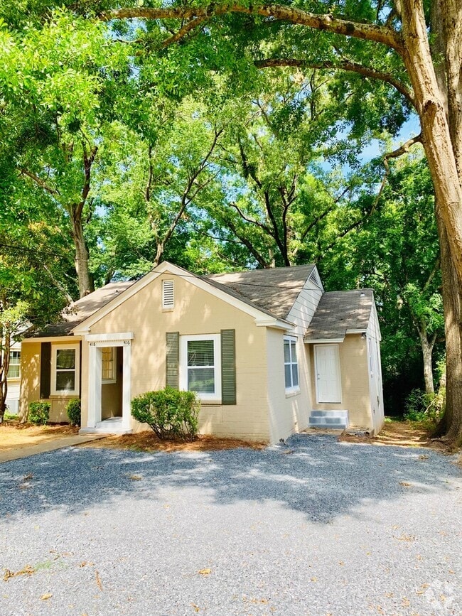 Building Photo - ** 1 Bed 1 Bath located In Capitol Heights... Rental