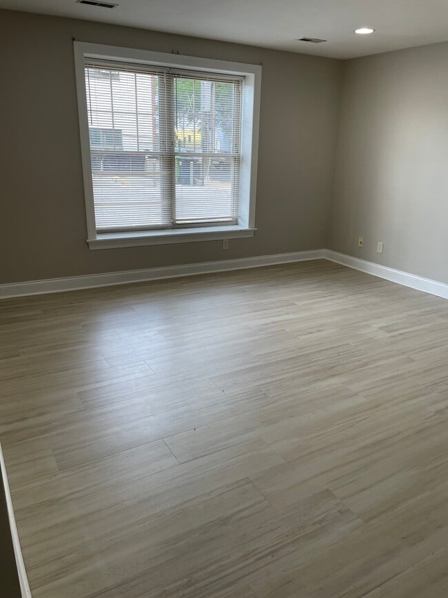 Natural Light - 1912 W 3rd St Unit F