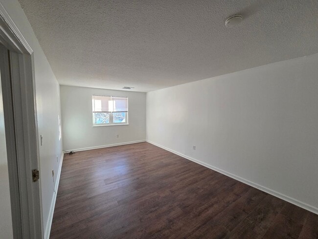 Photo - 10 Longworth Ave