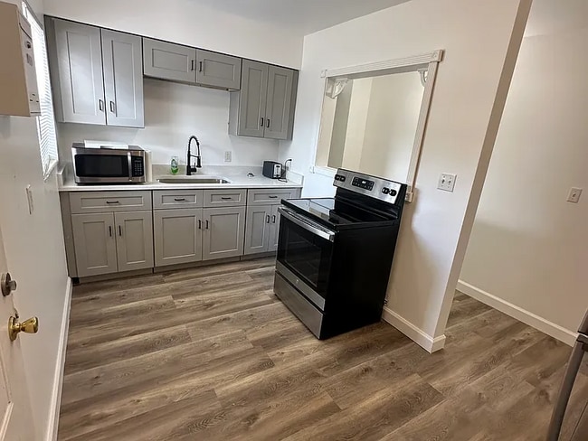 Photo - 8117 Alveron Ave