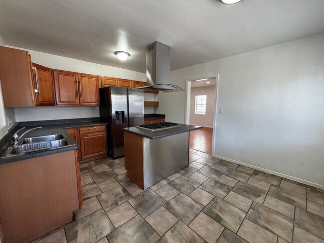 Photo - Move-in ready charmer in the heart of Canoga Park!