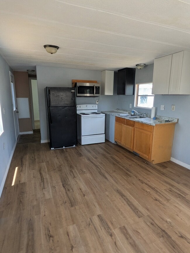 Photo - 920 Boardwalk Ln