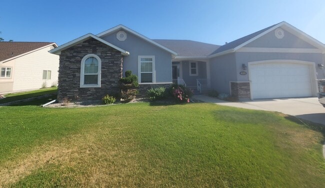 Building Photo - 3 Bedroom 2 Bathroom Rental