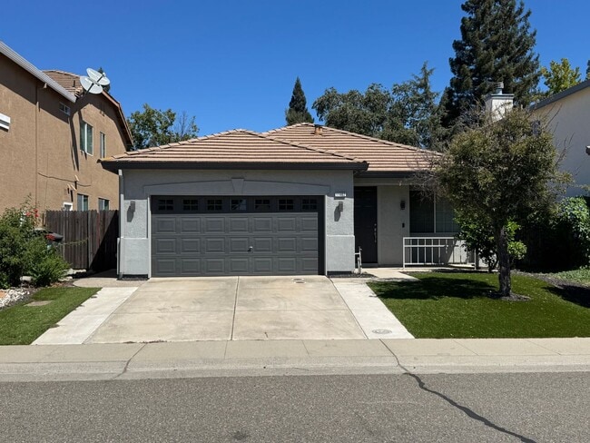 Building Photo - Clean Updated 3 Bedroom 2 Bathroom 1527 Sq... Rental