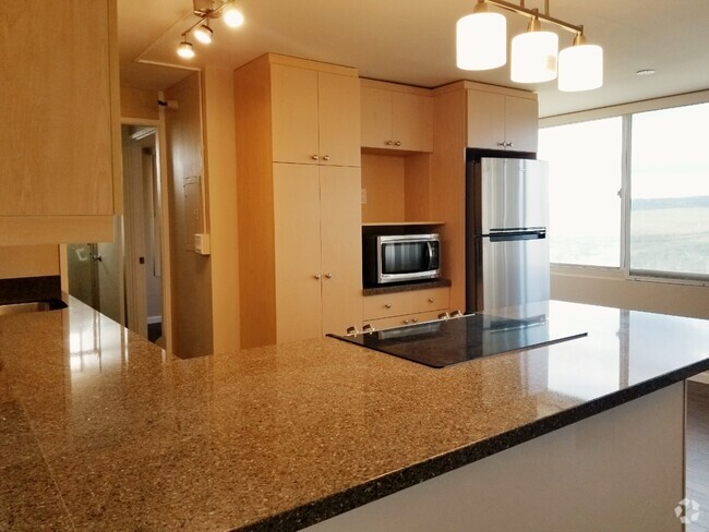 Building Photo - New Renovated 1 Bedroom, 1 Bathroom in Cen... Rental