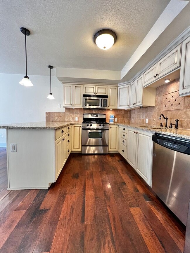 Photo - Charming Home Near CSU Campus – Move-In Re... Unidad B2