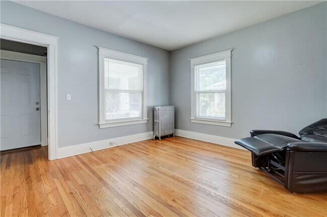 Photo - 588 Garson Ave