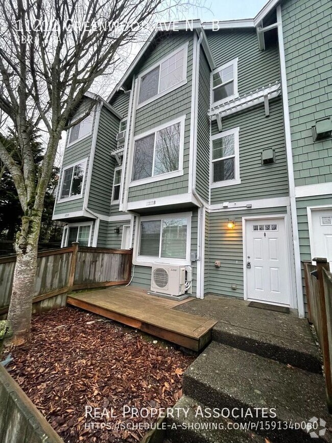 Building Photo - Pet Friendly, 3 bed, 2.5 bath, Townhouse