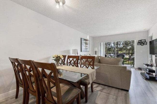 Photo - 2230 N Cypress Bend Dr Unidad 209