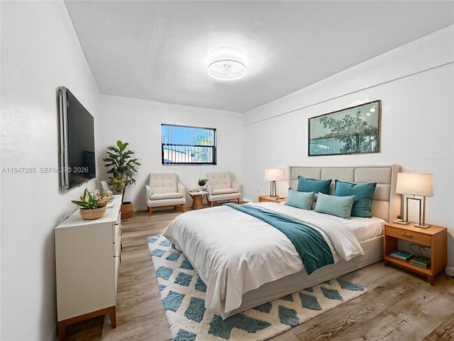 Photo - 883 SW 10th St Unit 1