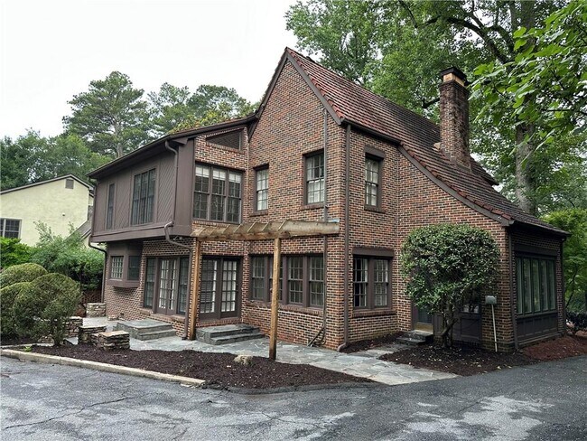 Photo - 935 Stovall Blvd NE