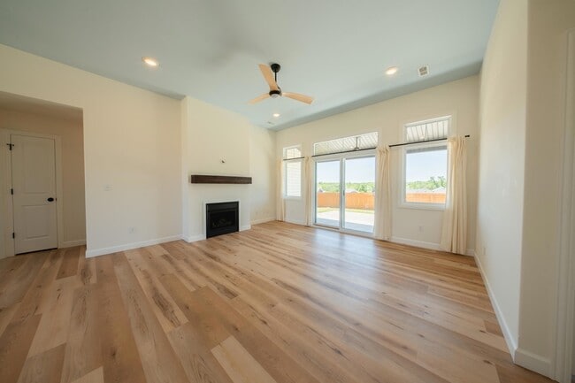 Photo - 708 Promenade Dr