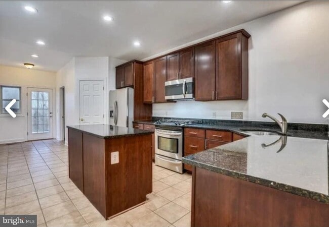 Photo - 111 E Cross St