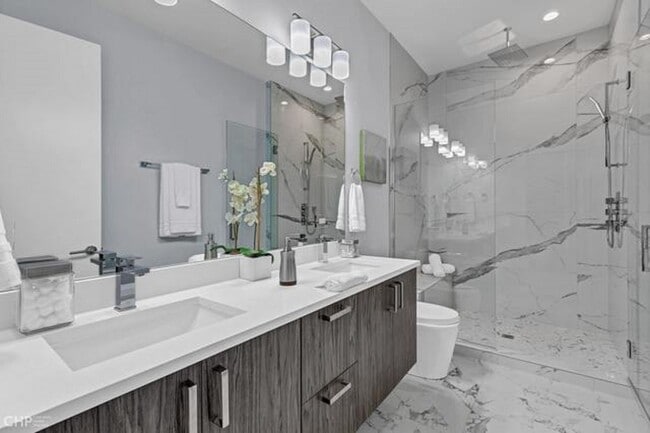 Photo - 2217 W Madison St Unit 401