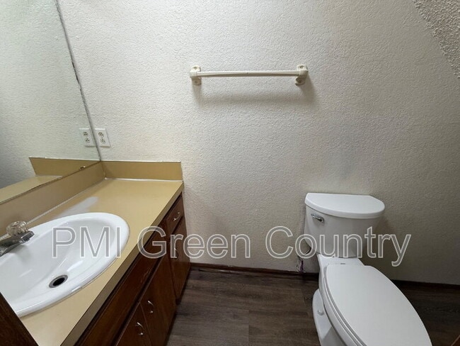 Photo - 404 E Redwood St