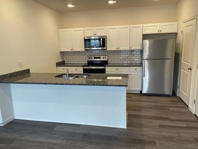 Photo - This end unit Temple townhouse