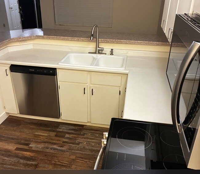 Photo - 5064 Foothills Dr Unit A