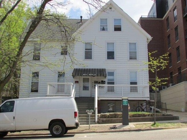 Building Photo - 209 E Mifflin St Unit 1