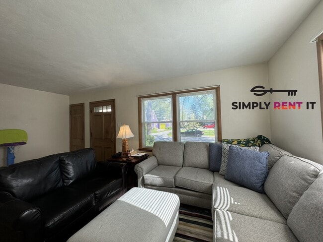 Photo - 3 Bedroom Downtown, Ames with Hardwood Floors