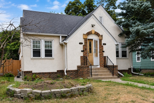Building Photo - 4329-4331 Thomas ave N Unit 4329 Thomas Ave N