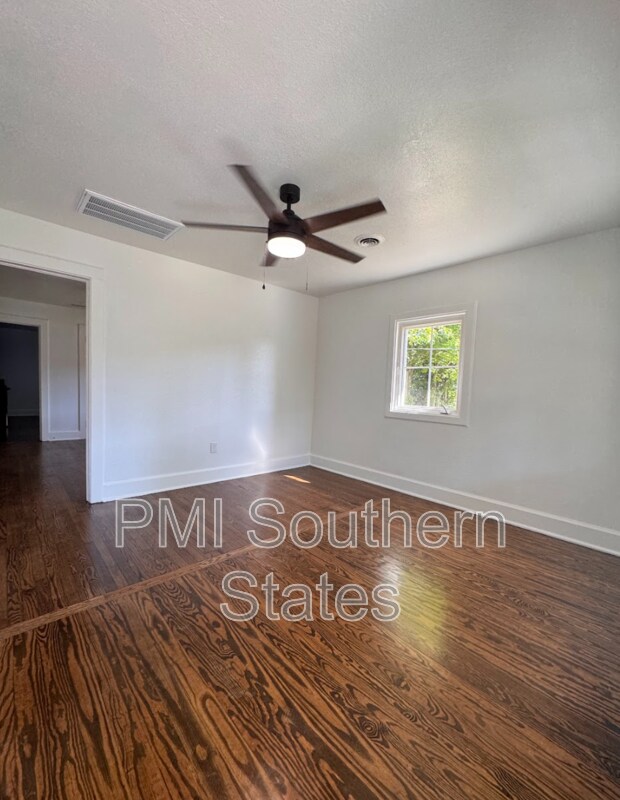 Photo - 304 N Leach St
