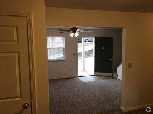 Building Photo - 3330 Pennsylvania Ave Rental