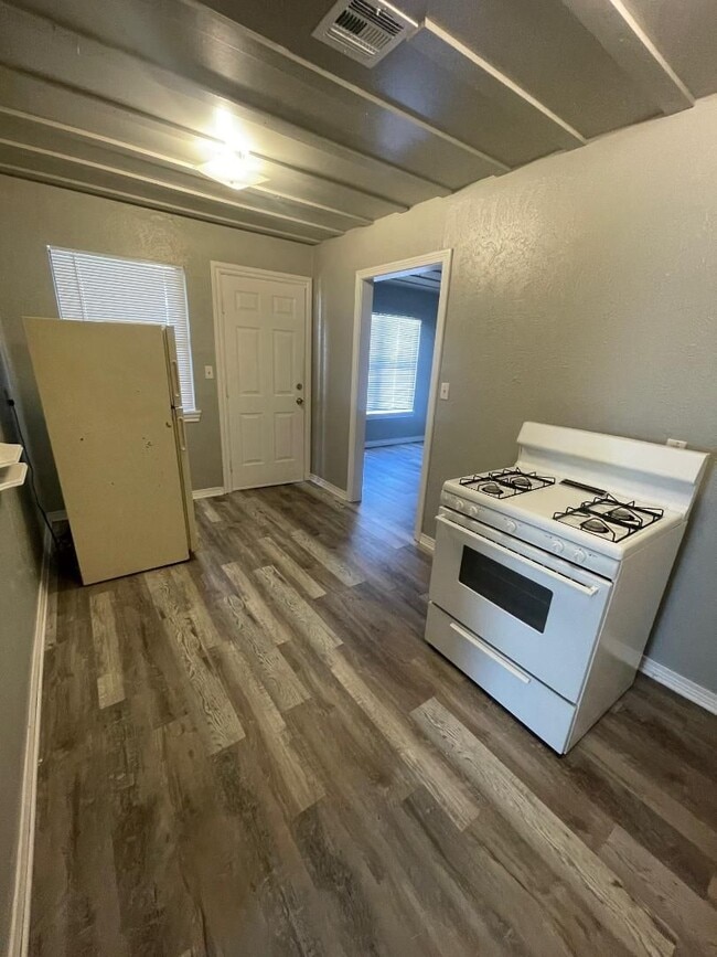 Photo - 1 Bedroom 1 Bathroom Duplex For Lease Now!