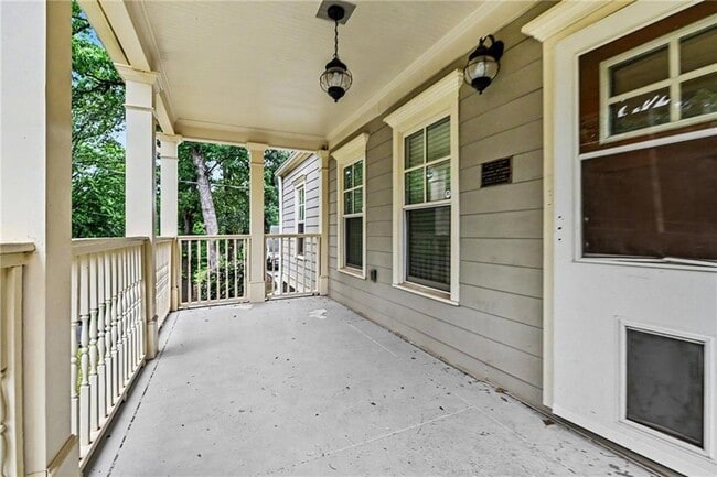 Photo - 3544 College St