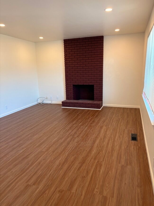 Photo - 844 Doyle Rd