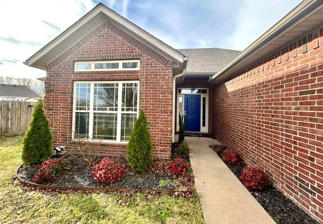 Building Photo - 3 bedroom 2 bath modern style home minutes from Centerton Main!!