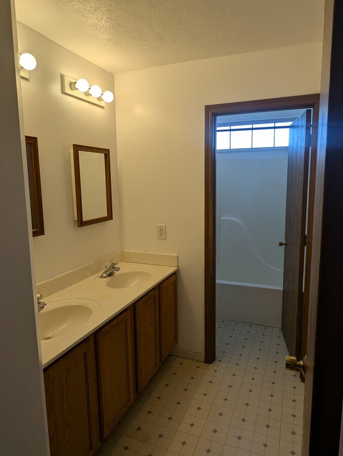 Photo - 1450 Lawrence Ave Townhome