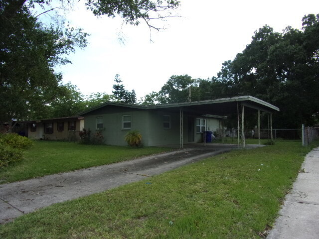 Building Photo - Central Location